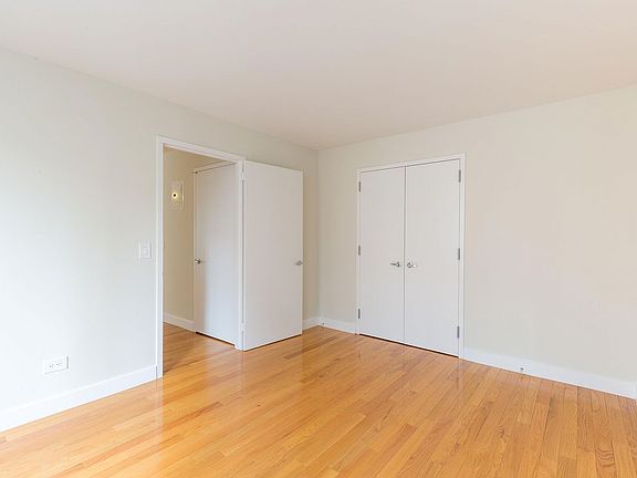 5th image of 235 W 48th St APT 28M