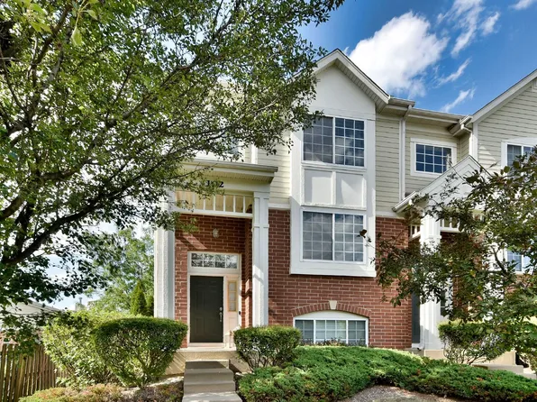 102 Morgans Gate Dr, Wood Dale, IL 60191