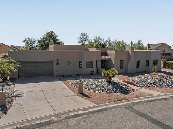 3rd image of 734 Fairway Loop SE