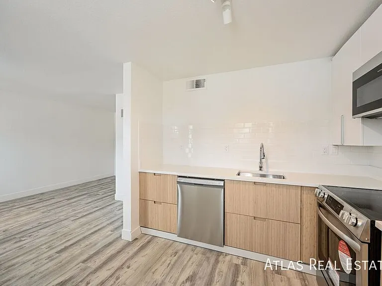 2560 N Ogden St — Photo 31