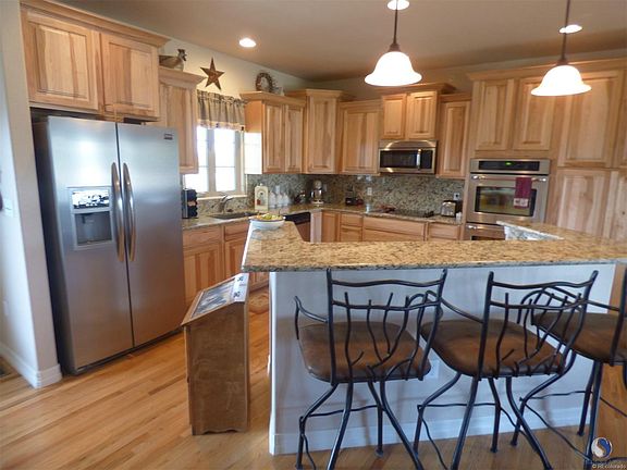 Gorgeous Kitchen with granite counter tops and breakfast bar!