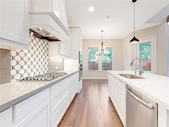 2nd image of 3005 Maplewood Dr