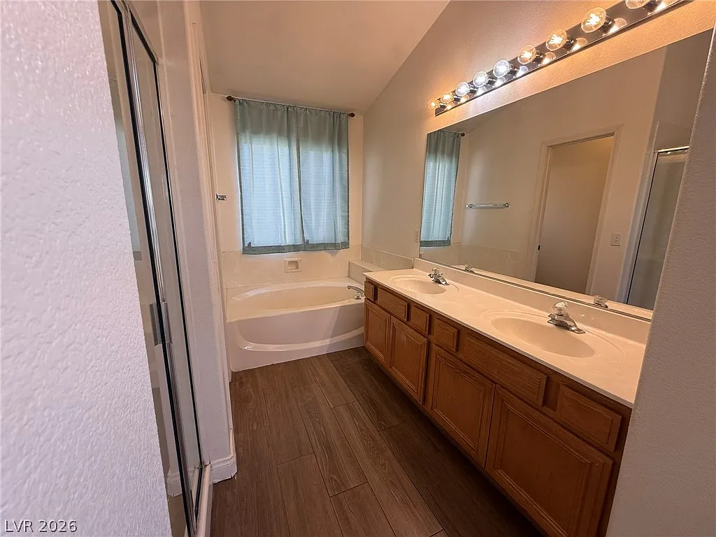 4 bed, 2.0 bath, 1841 sqft, $2,200 — Photo 4