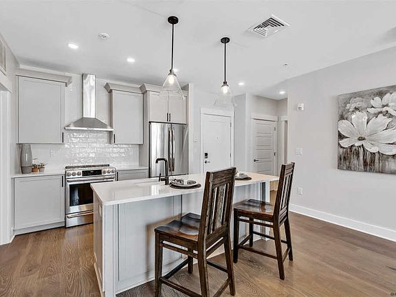 4th image of 116 West Ave #204