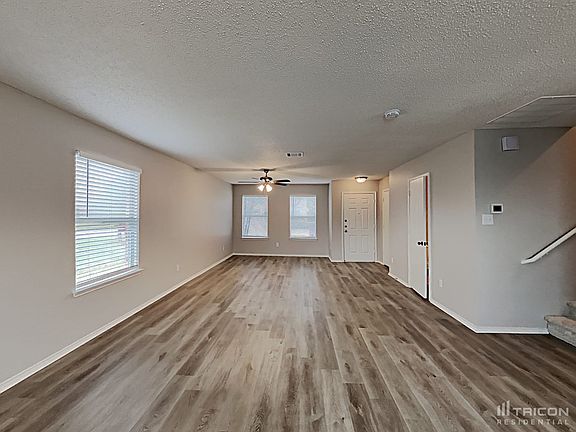 4th image of 2333 Penwell Dr