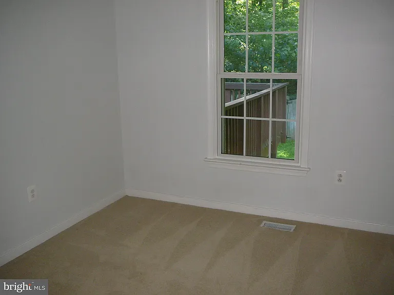 231 Vine Pl — Photo 19