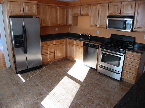3rd image of 260 Norfolk St APT 2R