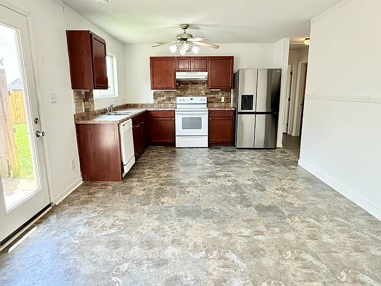 15251 Tyler Mill Dr — Photo 6