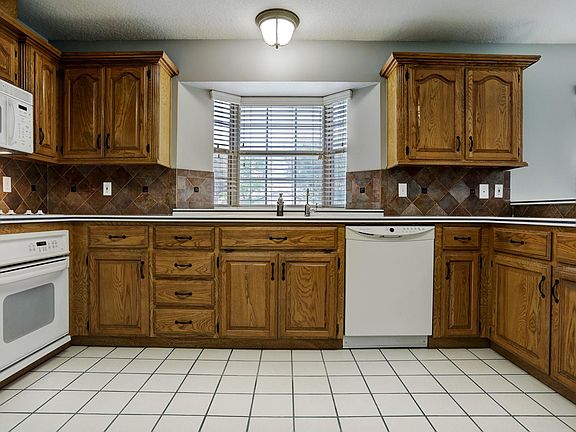 5th image of 12312 Robert Ln