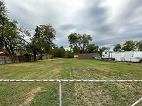 609 7th St, Sulphur Springs, TX 75482