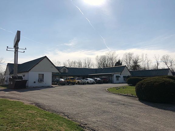 5th image of 2300 Shelbyville Rd