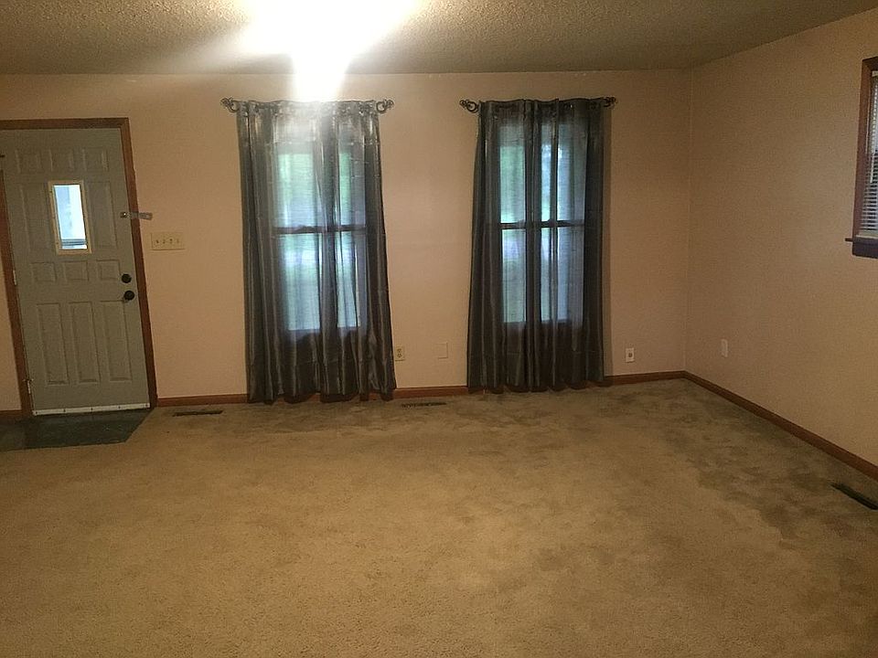 2nd image of 602 Maple St