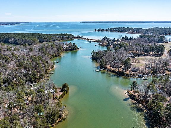 3rd image of 24 Bermuda Rd