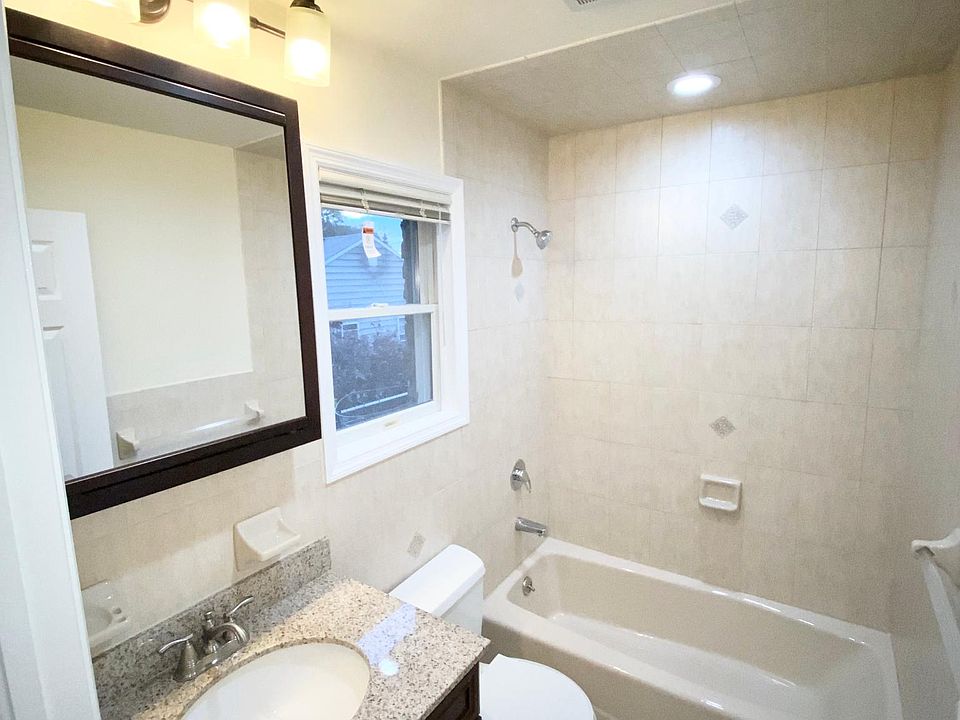 Main Bedroom Bathroom