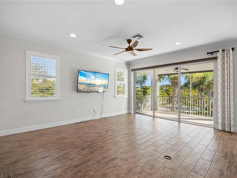 6934 Avalon Cir #405 — Photo 3