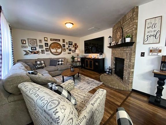 4th image of 30 Midway Ct