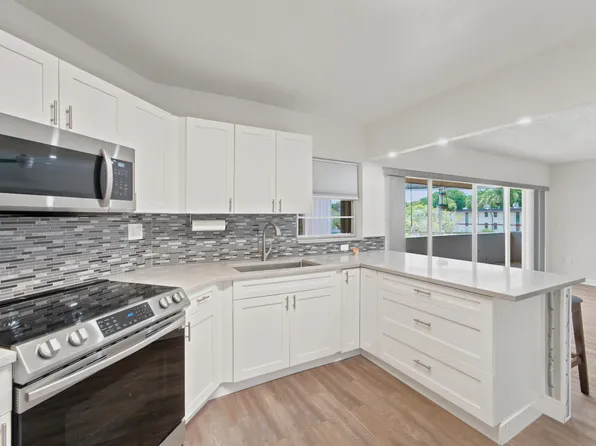 4 Greenway Vlg N Unit 203, Royal Palm Beach, FL 33411