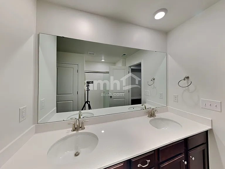 549 Rivermist Dr — Photo 10