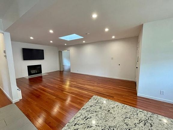 5th image of 877 Newman Dr