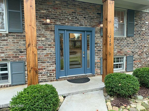 5th image of 220 Essex Dr