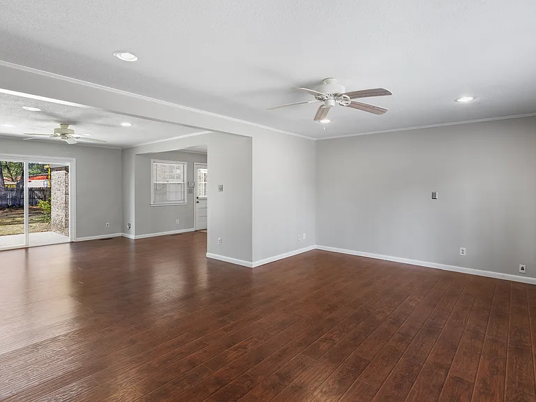 400 Hallmark Rd — Photo 10