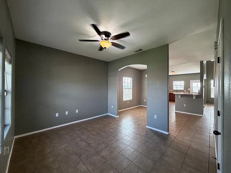 5509 Candace St — Photo 2