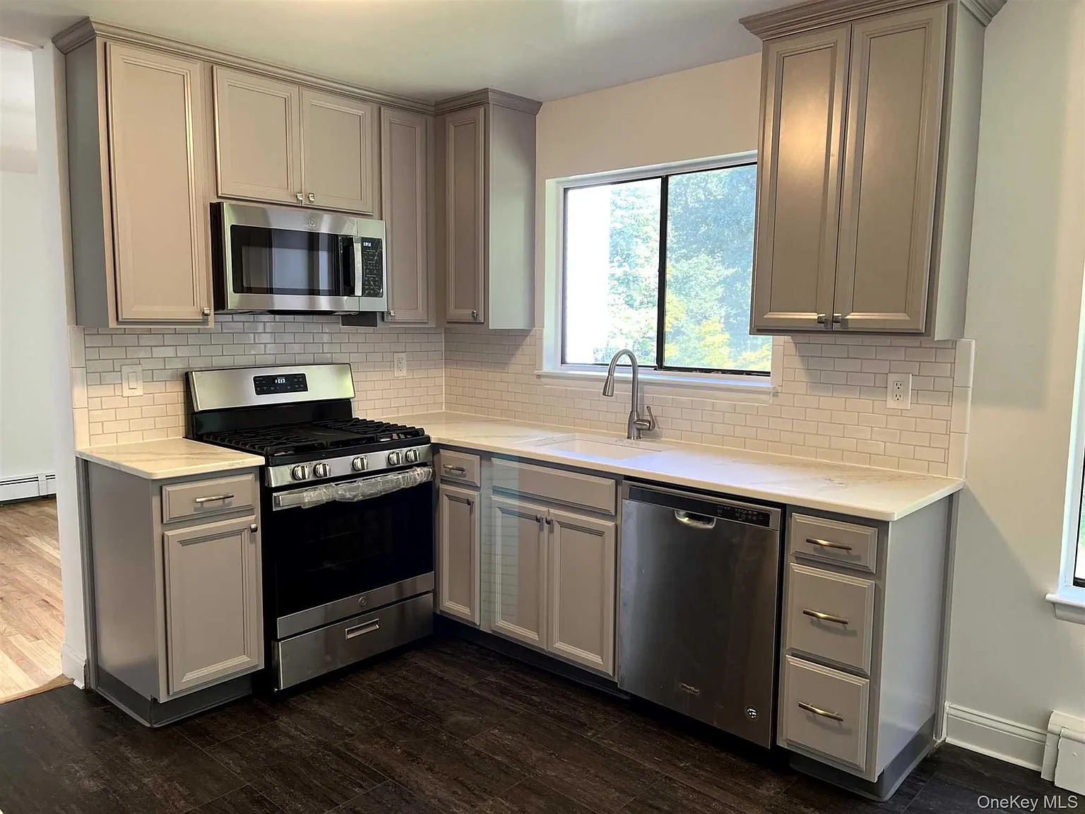 3 bed, 1.5 bath, 1729 sqft, $2,800 — Photo 3
