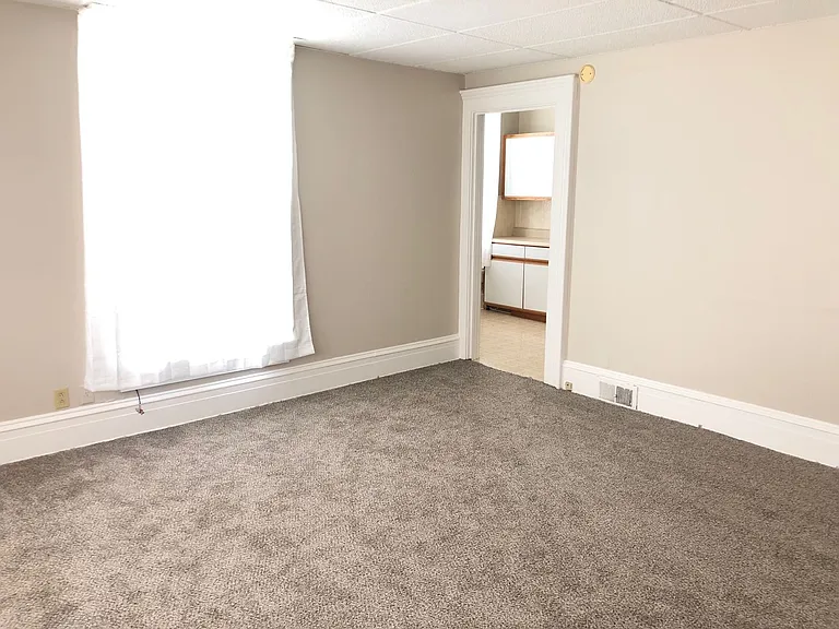 803 W Wood Street — Photo 9