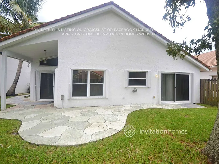 2855 NW 69th Ter — Photo 8