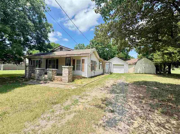 214 E 9th Pl, Cushing, OK 74023
