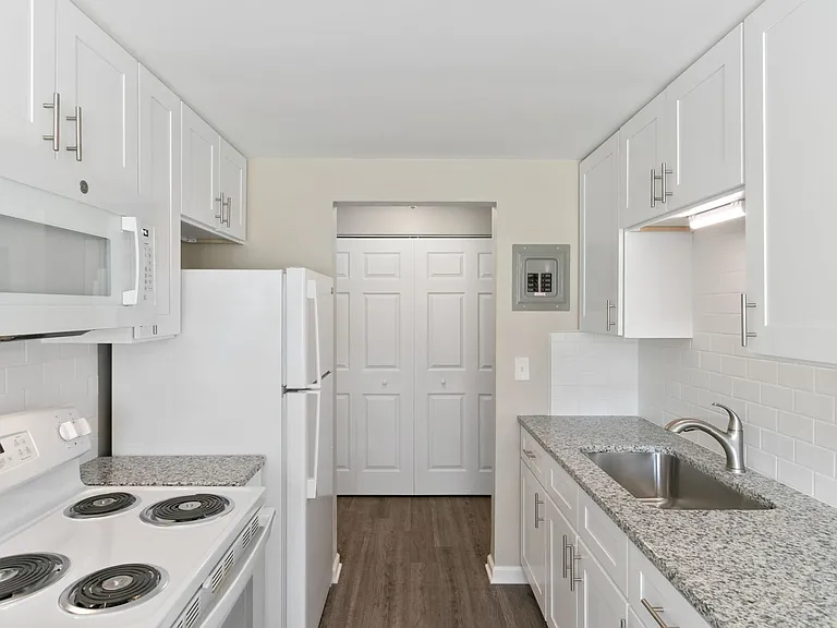 Brownell Apartments - Coast to Coast Management — Photo 28