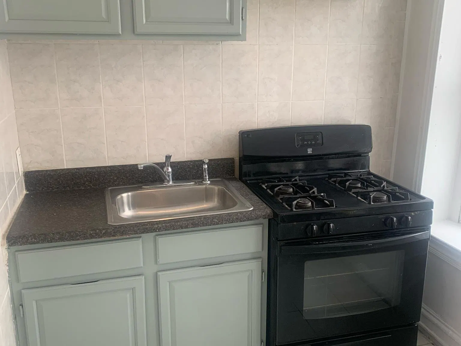 1540 W Glenwood Ave — Photo 2