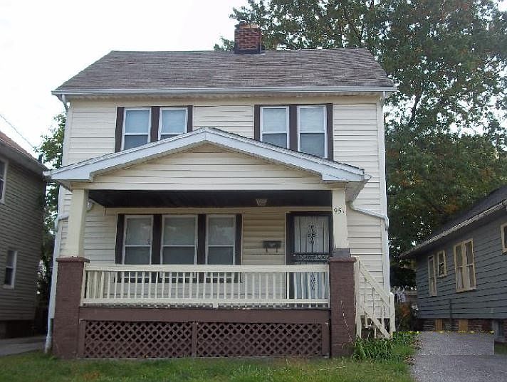1st image of 951 E 130th St