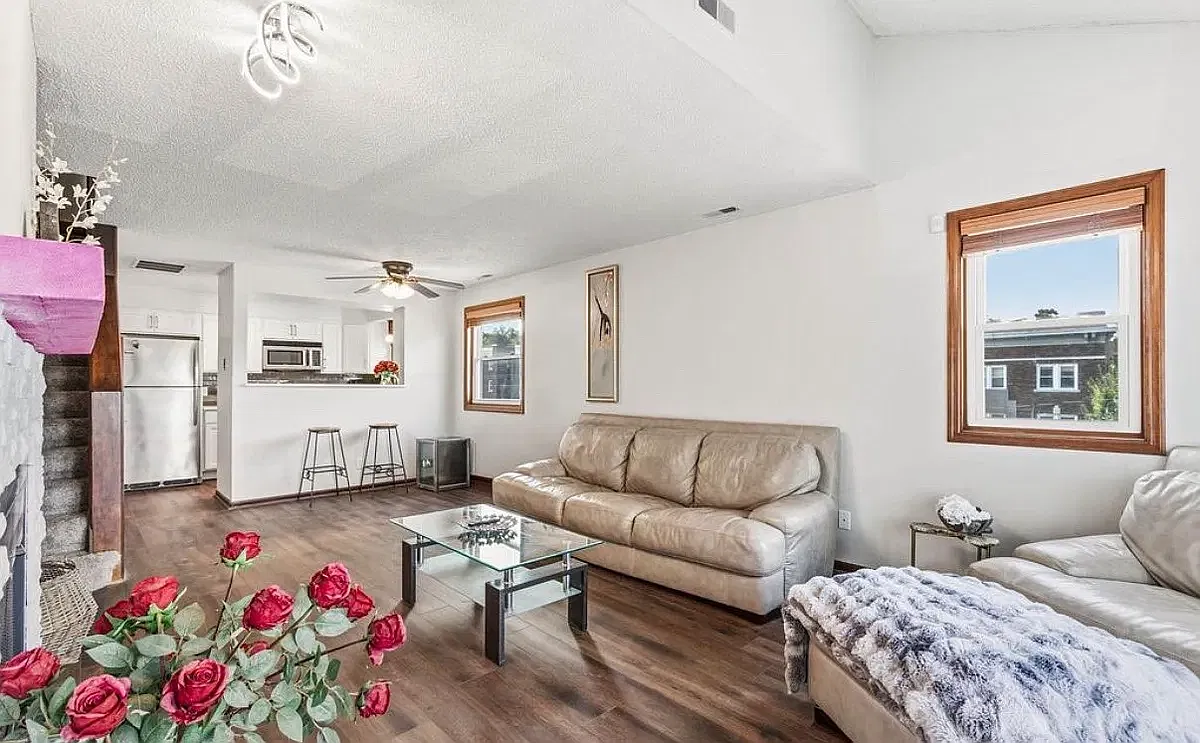 2 bed, 1.5 bath, 1140 sqft, $1,600 — Photo 1