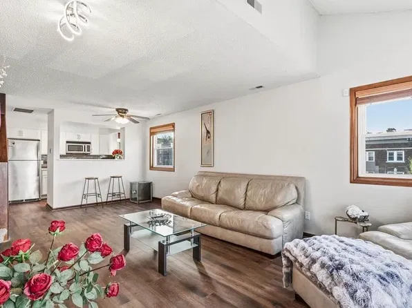 102 S 37th St APT 3, Omaha, NE 68131