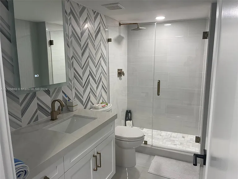 2555 Collins Ave #1409 — Photo 18