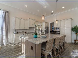 6427 Pembroke Way, Naples, FL 34113