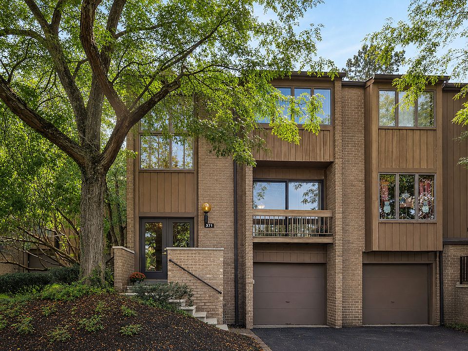 1st image of 371 Hawthorn Ct