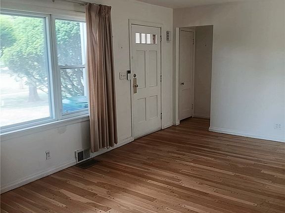 3rd image of 481 Getzville Rd