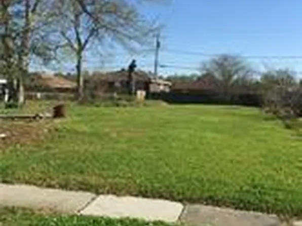 2225 Riverbend Dr, Violet, LA 70092