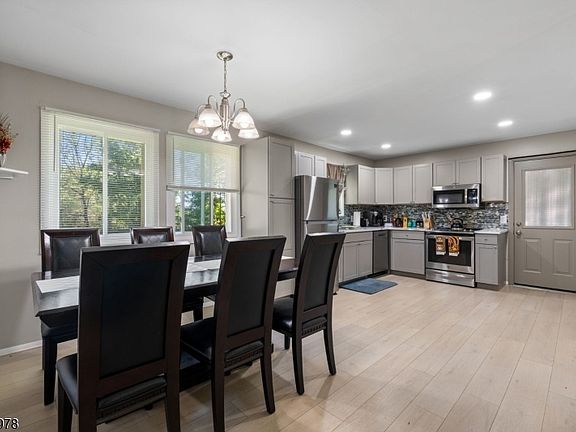 5th image of 990 Croton Rd