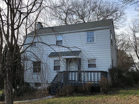 Rear view. Deck off kitchen.