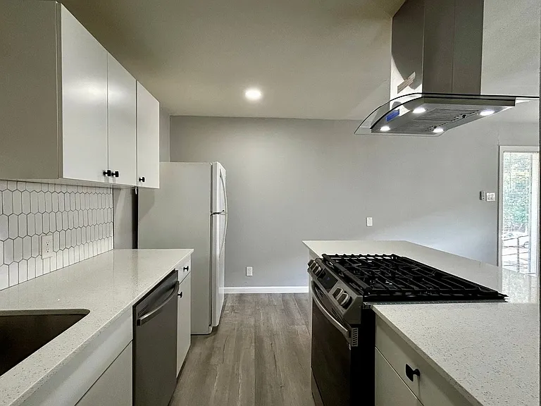 3304 Tom Green St #C — Photo 9