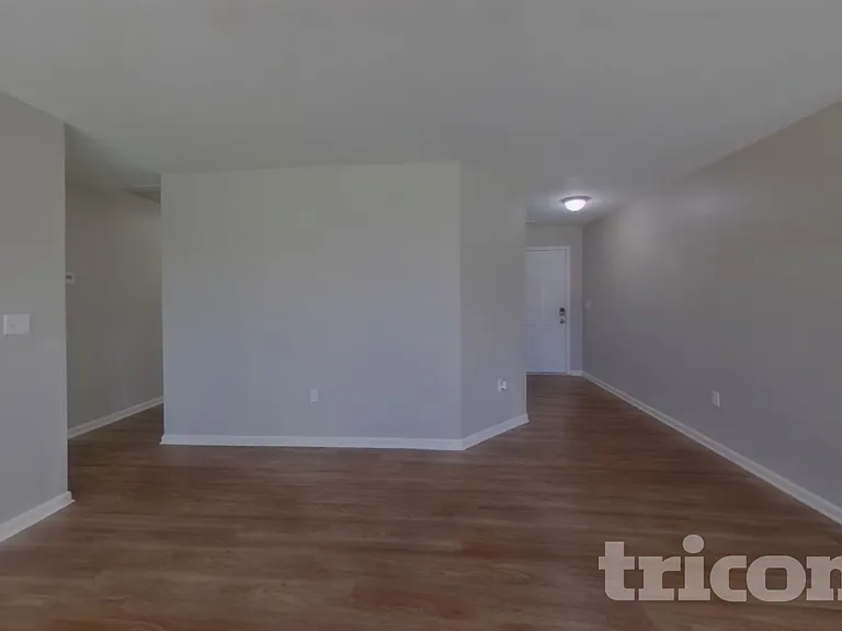 1221 Grace Ct — Photo 3