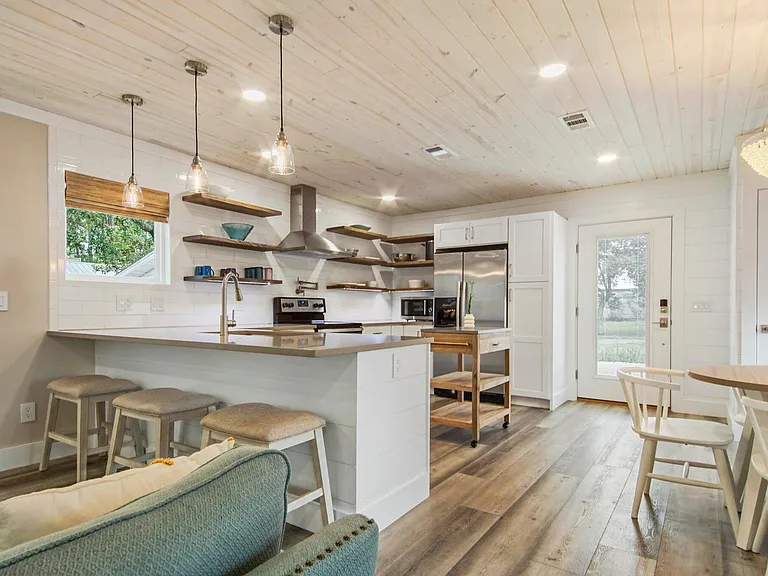 307 Dolphin Dr — Photo 10