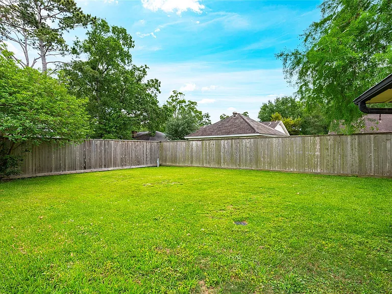 4034 Shady Springs Dr — Photo 35