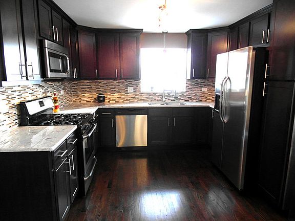 4th image of 6022 W 91st St