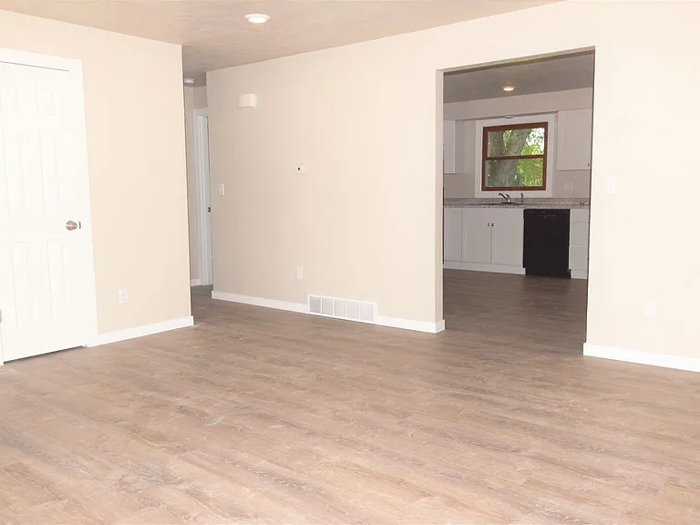 1222 W Weiland Ln — Photo 9