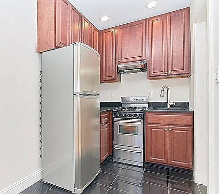 4th image of 141 W 80th St APT 5F