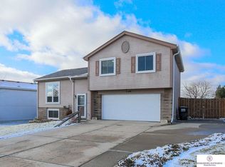 1144 Overland Trl, Papillion, NE 68046